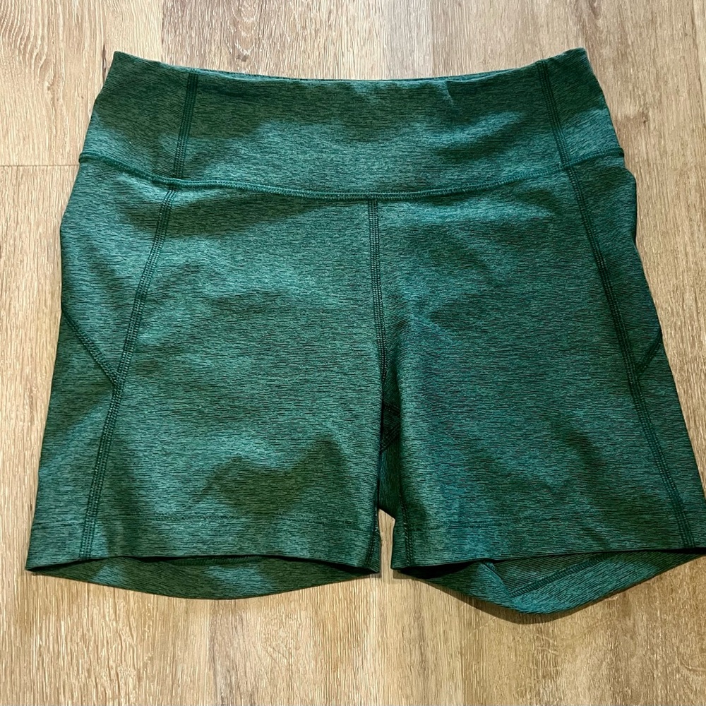 Outdoor Voices - shorts
